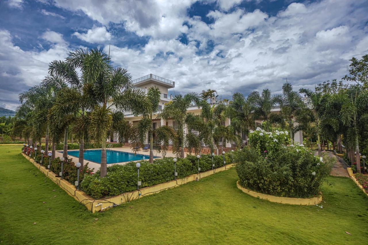 Saffronstays Odyssey, Karjat - 10 Acres Pet-Friendly Estate With Swimming Pool Chinchavli Exterior photo
